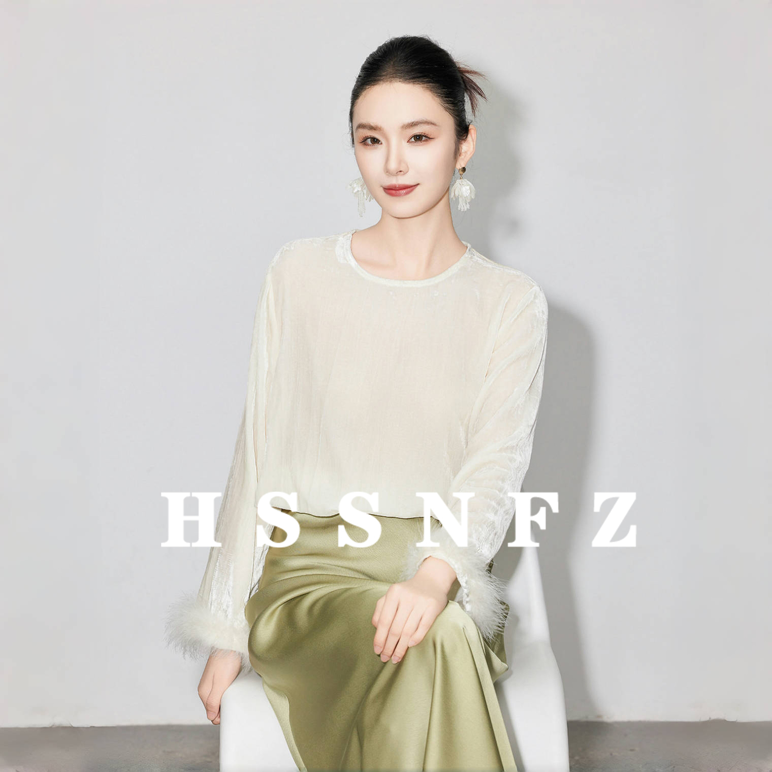 新中式圆领丝绒打底衫女2025