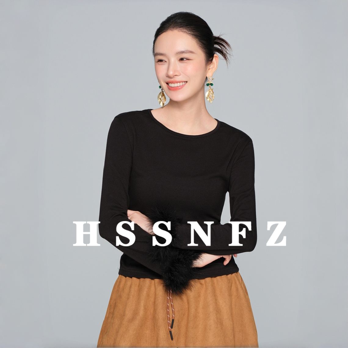 花拾新中式简约风黑色圆领打底衫