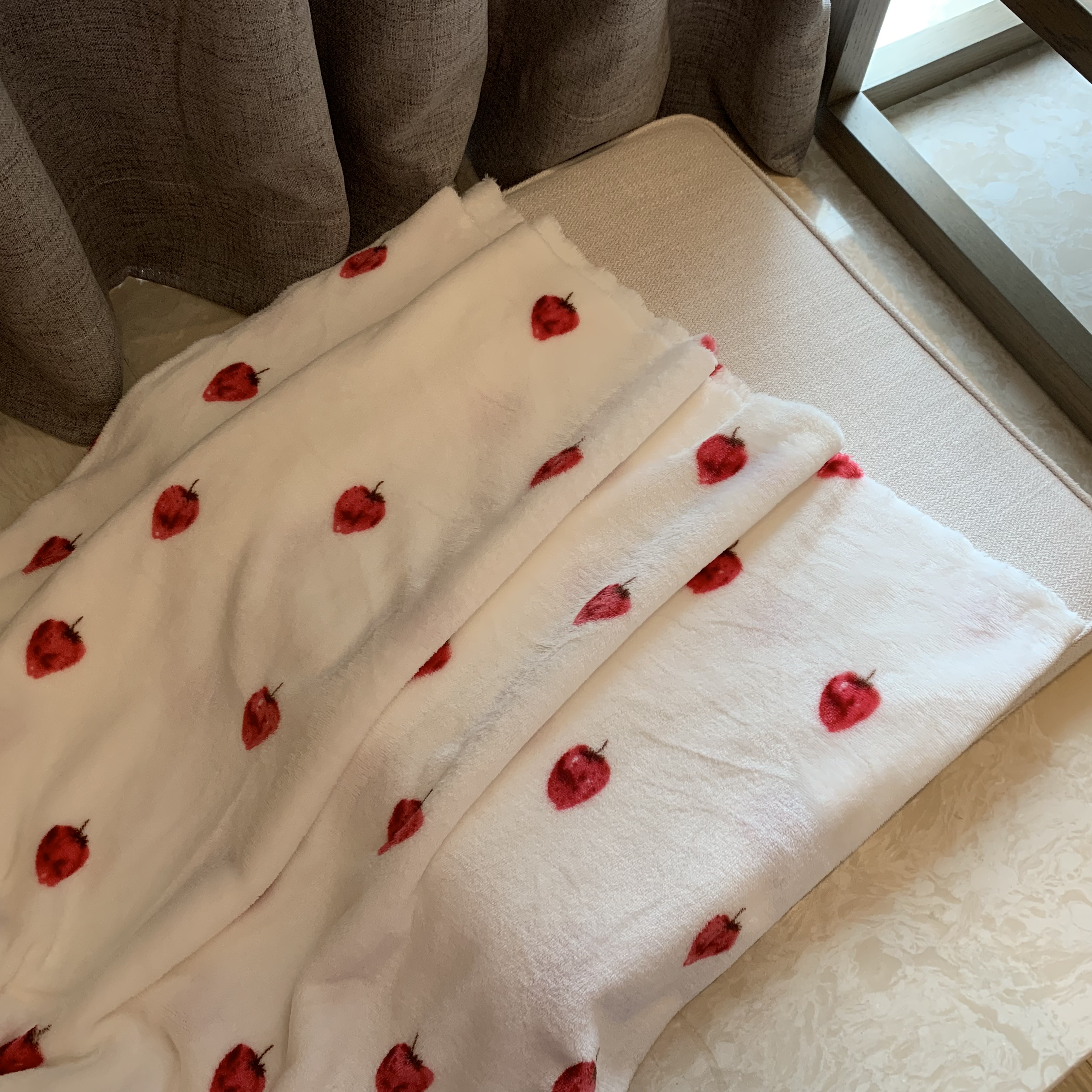 绒布料 新款小草莓印花双面法兰绒布料 睡衣家居服小毛毯毛绒布料
