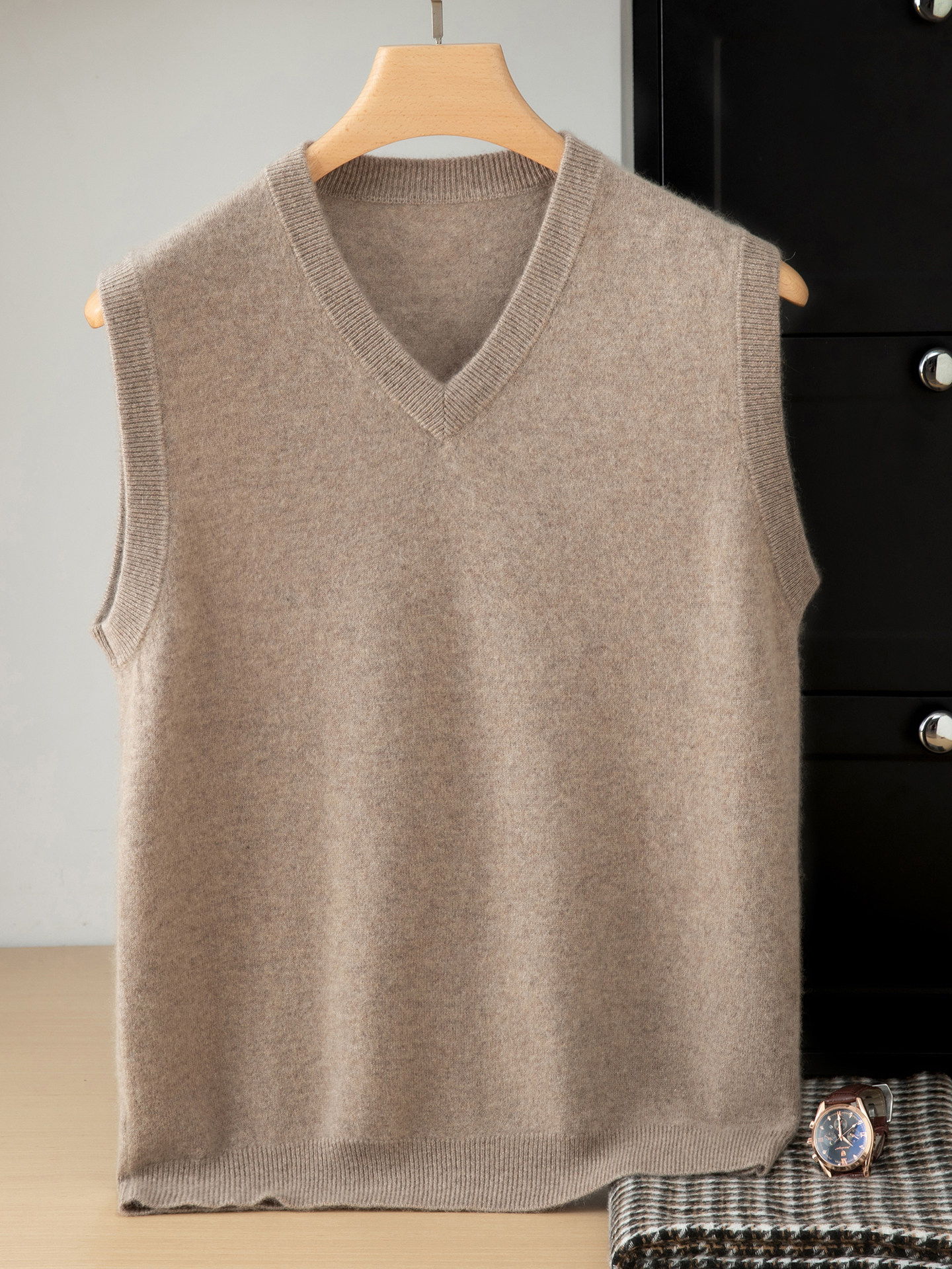 Soft V-neck cashmere vest for men, sleeveless pullover knit tank