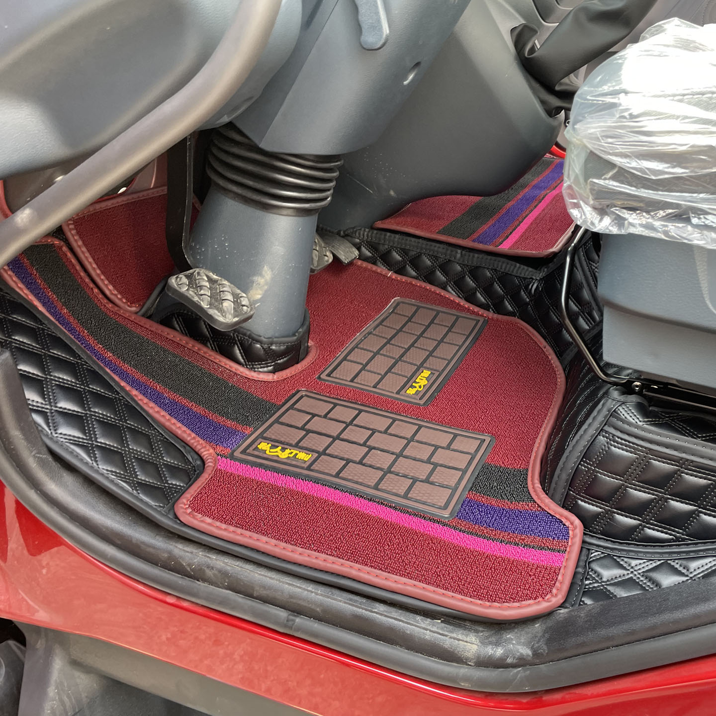 东风柳汽乘龙M3L3全包围脚垫