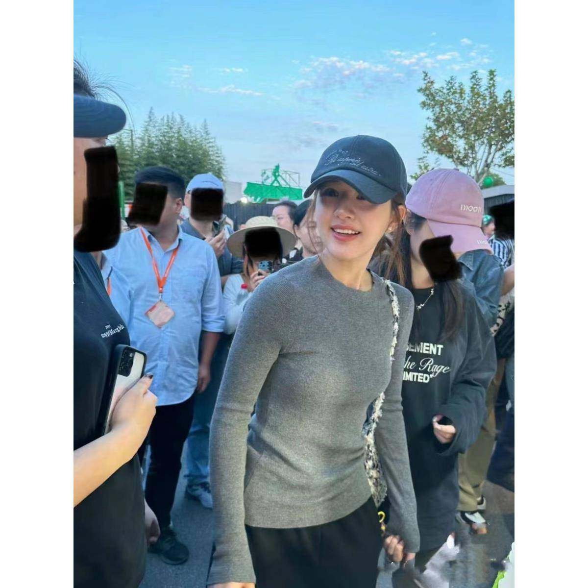 赵露思同款灰色圆领针织衫长袖上衣女秋冬保暖修身内搭打底衫毛衣