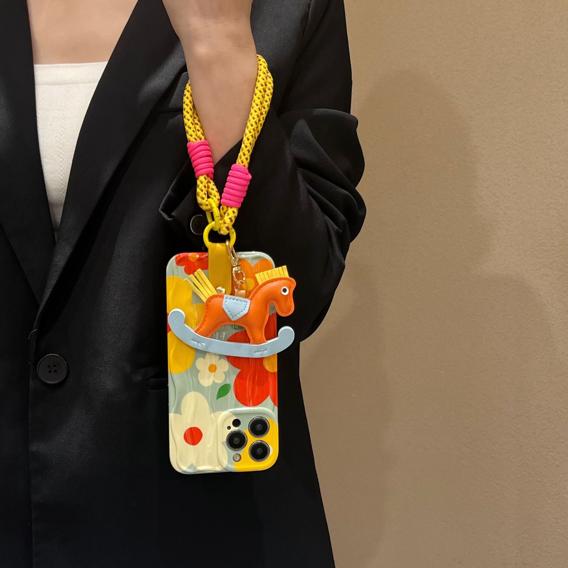 小花木马挂饰iPhone14p手机保护套/壳