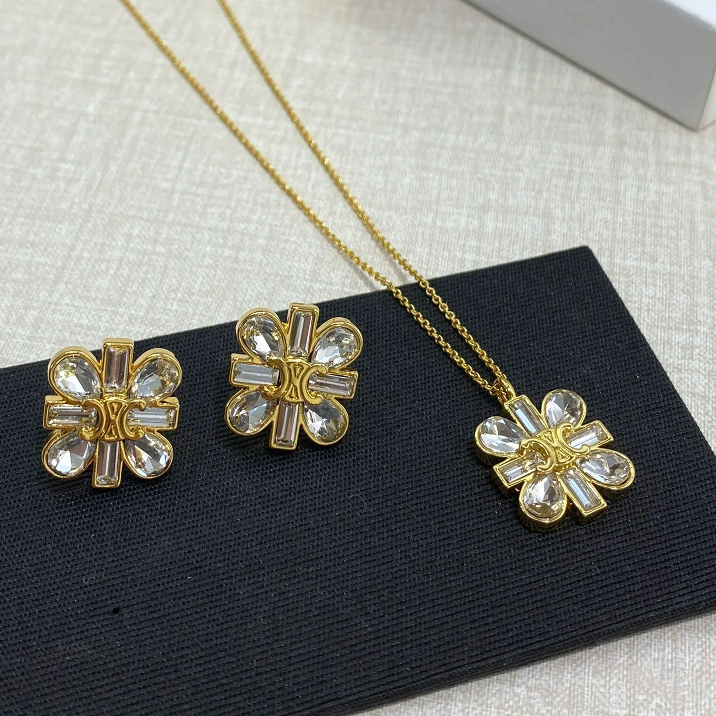 CHENYUACC小众设计水晶花朵耳环