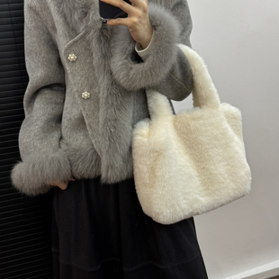 601 含100绵羊毛 866 配狐狸毛不可拆卸 多多店领宽松羊毛外套