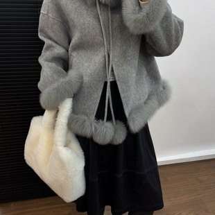 601 含100绵羊毛 323 配狐狸毛领可拆卸 多多店慵懒风羊毛外套