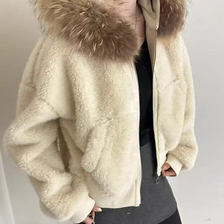 多多大毛领拼接羊羔毛保暖羽绒服外套(配可拆卸真貉子毛领)d087