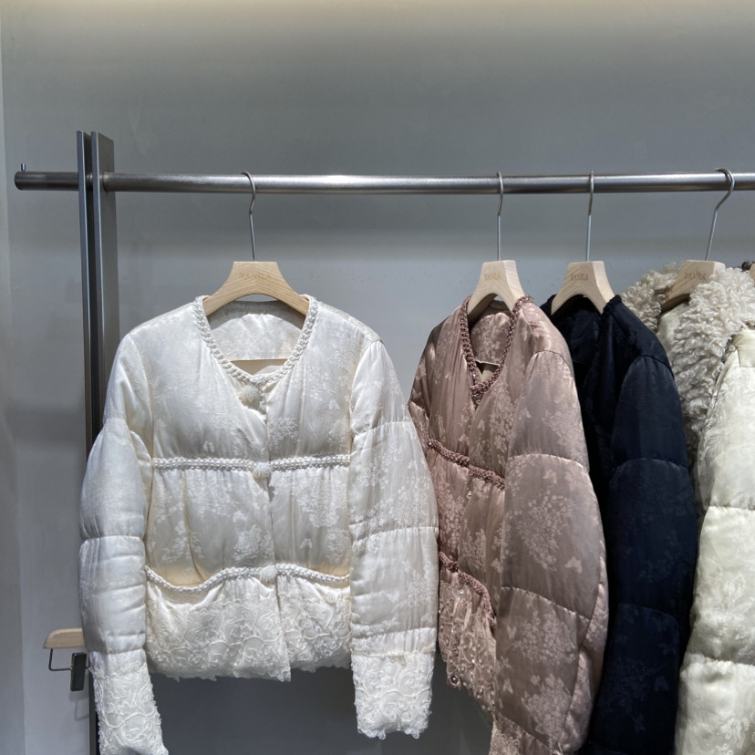 多多店冬上新提花设计宽松气质保暖羽绒服外套8209