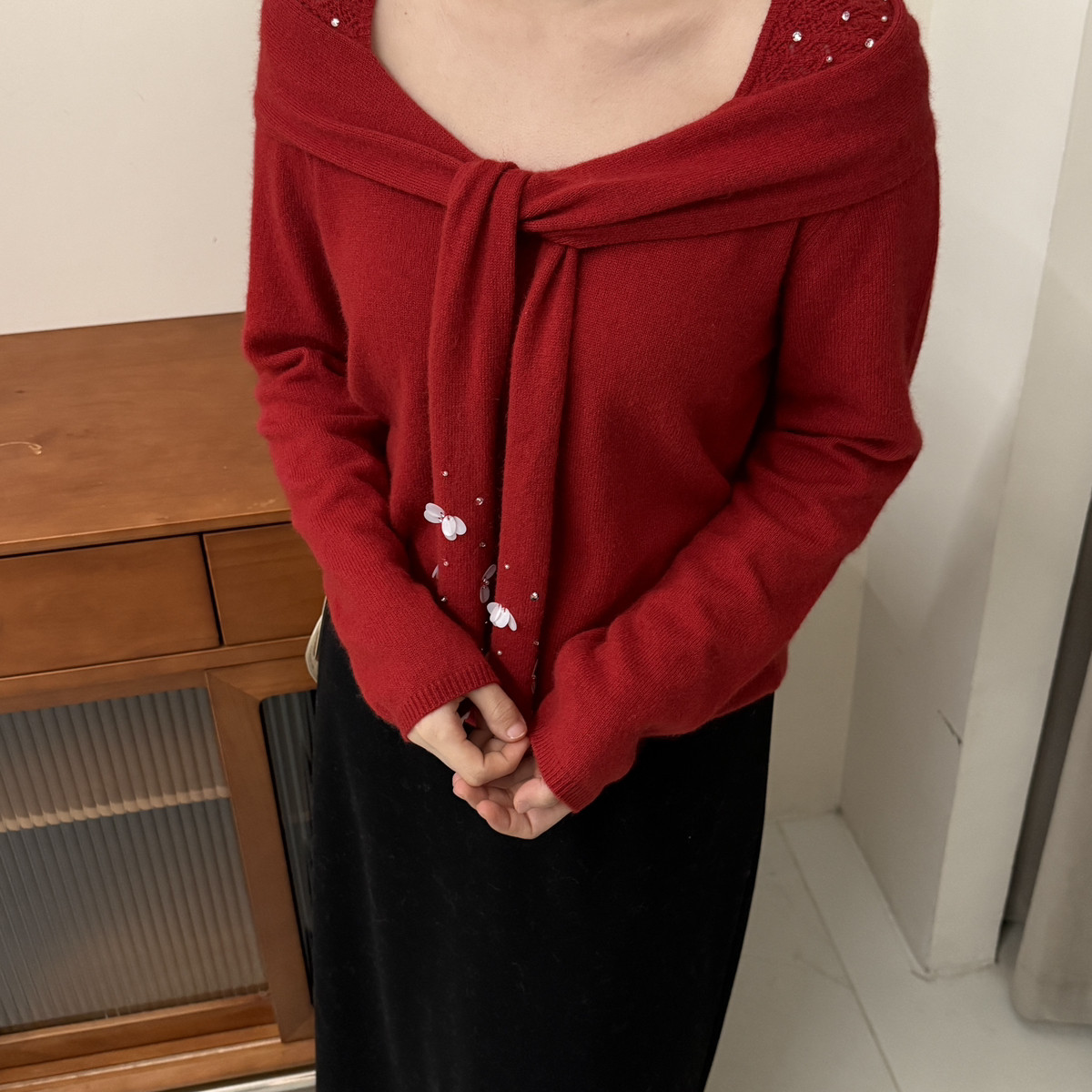 多多款韩系小女人一字肩披肩假两件钉珠保暖毛衣（含30羊毛）ZW18