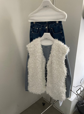 一善服饰冬上新韩系慵懒高级感女冬新款韩版百搭V领毛绒绒马甲(只