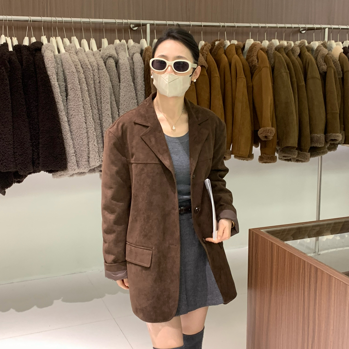 多多店复古风翻领宽松廓形棕色麂皮质感西装保暖羽绒服外套j2511