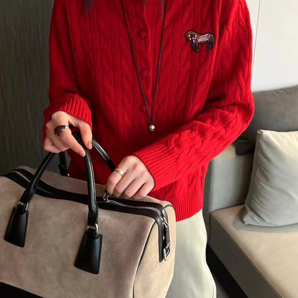 多多小众设计色小马刺绣麻花包扣保暖毛衣（含100绵羊毛）M3-095