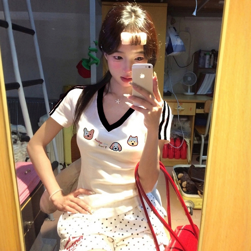純棉甜辣妹穿搭二條杠v領(lǐng)短袖t恤女夏季新款修身正肩上衣超火減齡