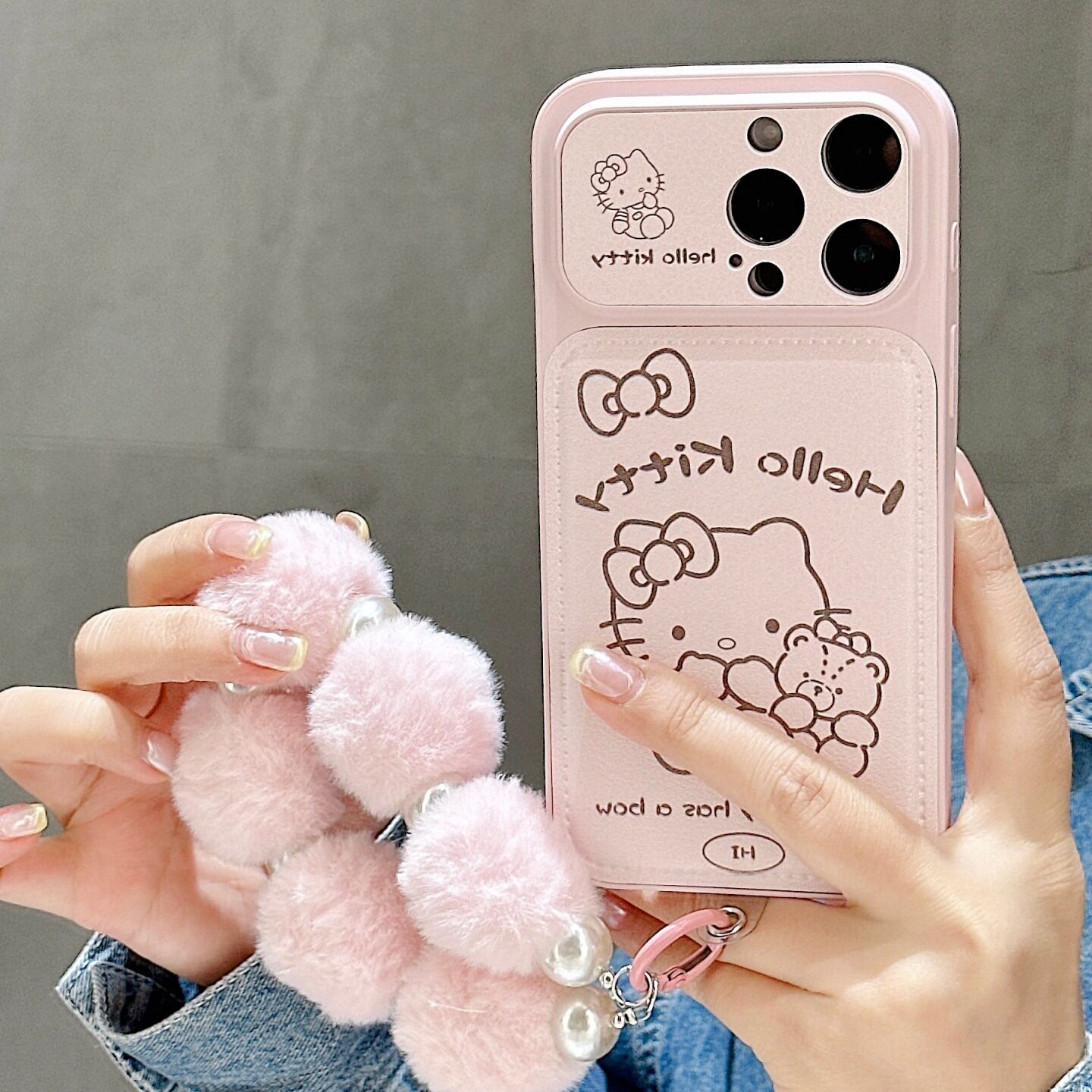 可爱卡通Hello Kitty苹果17promax手机壳适用iPhone17pro皮质16pro精孔镜头全包相机键保护套毛绒挂绳15pro女