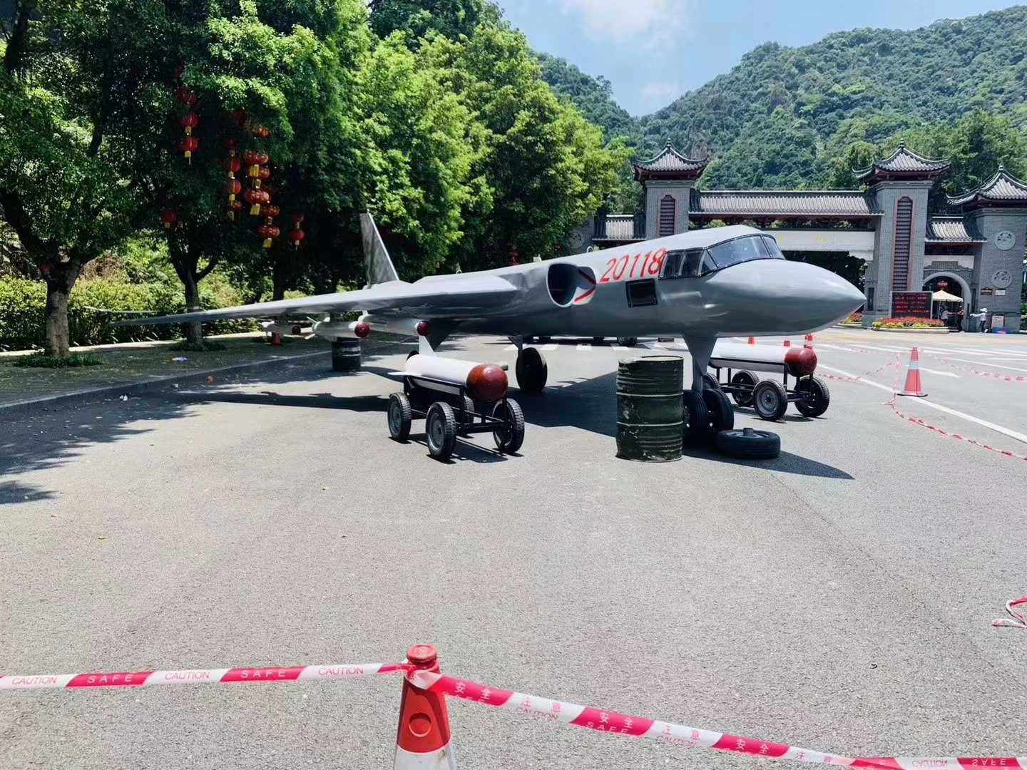 Large wrought iron military model exhibition rental and sale ratio 99 tank J-10 real estate real estate opening ceremony