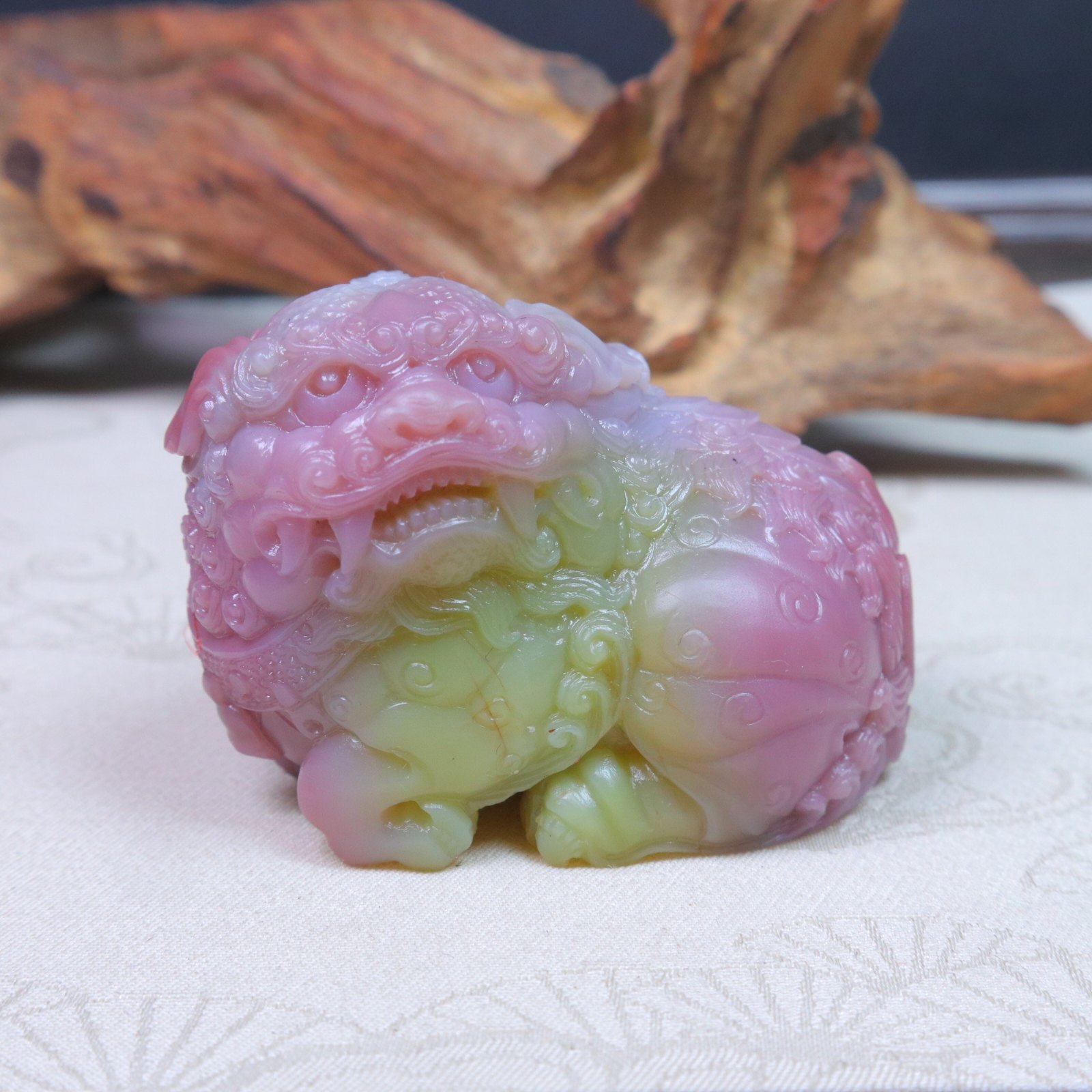 盐源玛瑙西瓜色双色醒狮摆件手把件