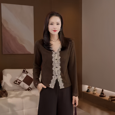 豆豆DA【月牙湾】温柔气质法式蕾丝拼接百搭V领女上衣-26QT7031
