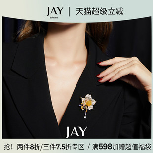 JAY复古蜜蜡花朵胸针轻奢高级感胸花配饰高档别针妈妈生日礼物