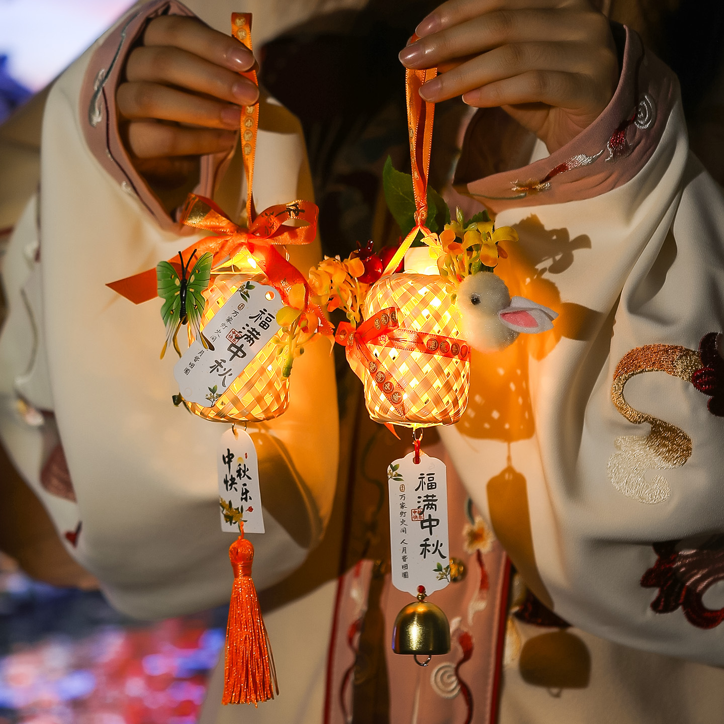 中秋节竹编小灯笼2025新款玉兔花灯儿童手提户外古风发光兔子挂饰