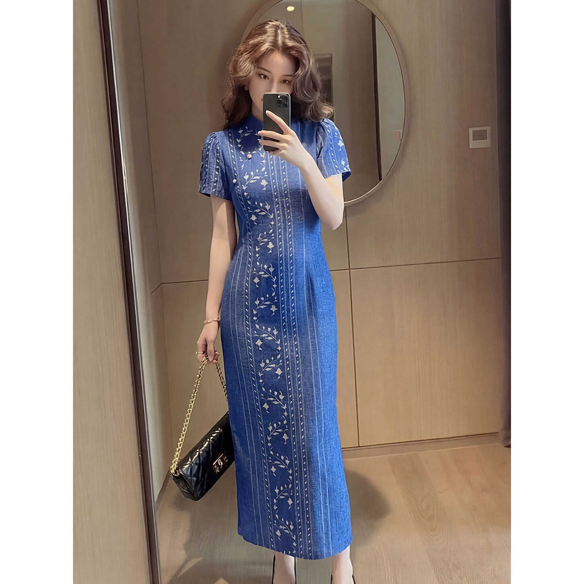 优雅清新蓝色刺绣旗袍连衣裙女2026夏修身显瘦大码女装通勤中长裙