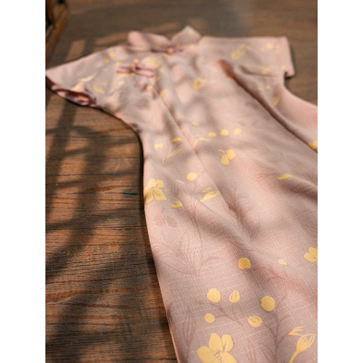 新中式粉紫色改良旗袍