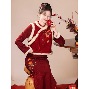 红色旗袍加绒加厚2025新款特别漂亮红色连衣裙冬装新中式长袖套装