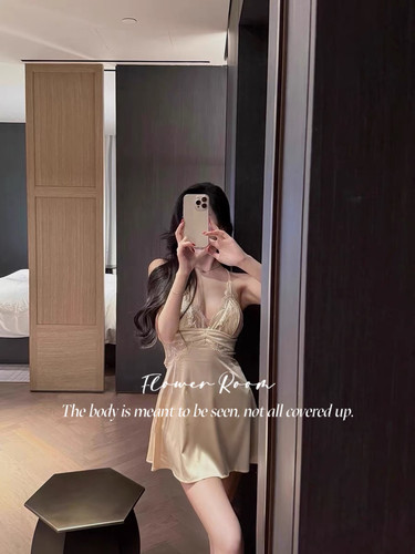 Flower Room 矜贵千金*高级鎏光优雅蕾丝性感精致吊带睡裙套装女