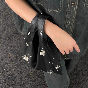 2025春季文艺珍珠PU皮手拎包小众设计个性刺绣包串珠百搭手腕包