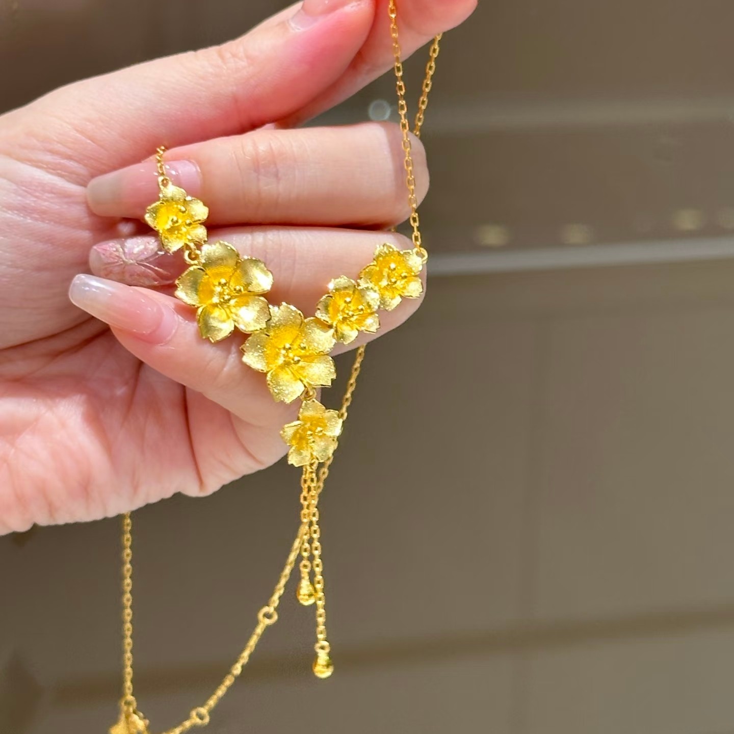 黄金色花朵项链奢华气质高级感三