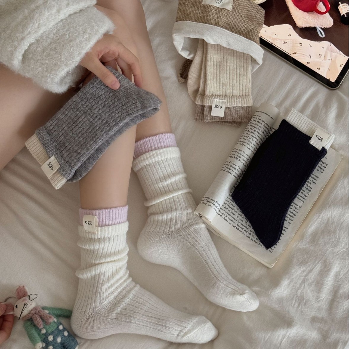 秋冬季羊毛袜加厚保暖软糯中筒袜子egg字母布标拼接撞色堆堆袜