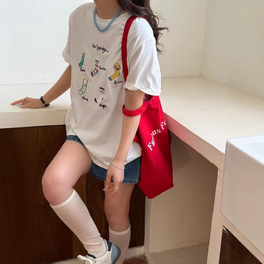 短袖刺绣小袜子宽松T恤