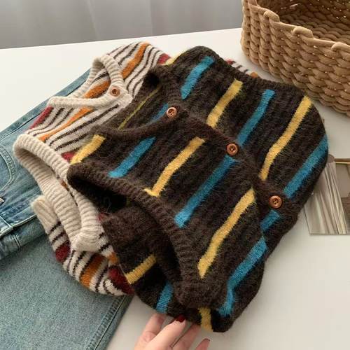 秋冬显白复古条纹绒绒针织马甲