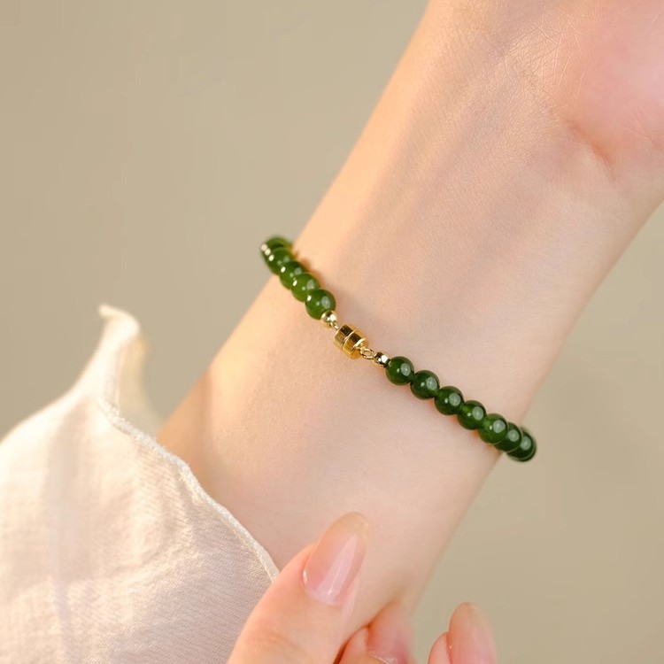 磁吸扣新中式绿色玉髓碧玉手链女高级感轻奢小众精致手串女手饰品