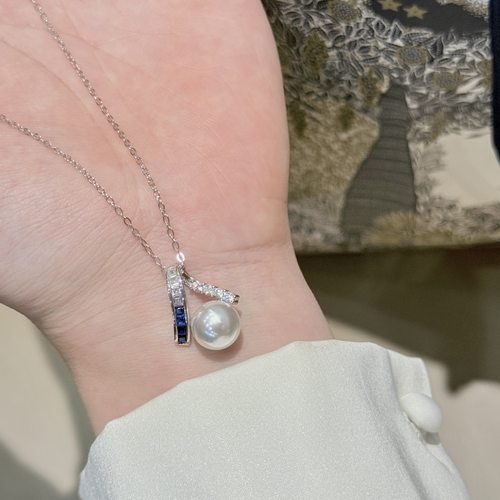 s925纯银V渐变吊坠施家澳白珍珠字母项链轻奢小众锁骨链女高级感