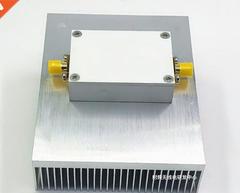 RF power amplifier 45-1100MHz 4W gain 2dB