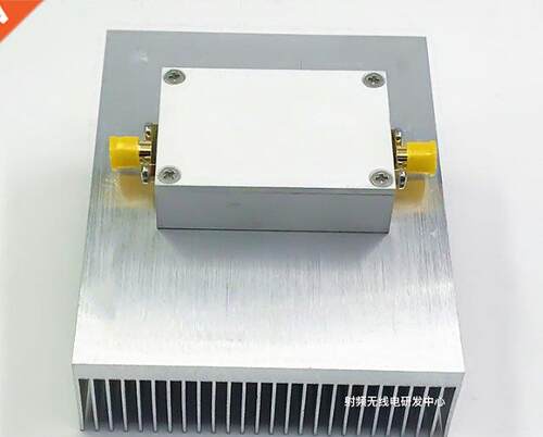 RF power amplifier 45-1100MHz 4W gain 2dB