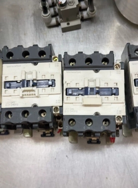 施耐德交流接触器LC1 D40，型号LC1 D4011，线圈 议价
