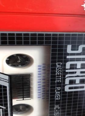 红色厦华磁带随身听(议价）