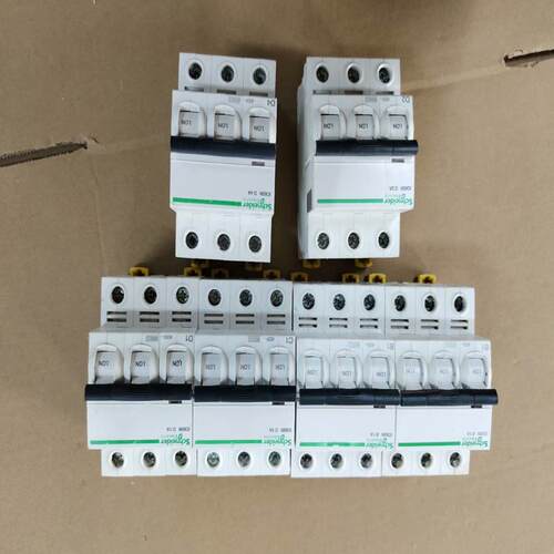 施耐德断路器ic65n三相四线微断家用开关双极3P (议价）