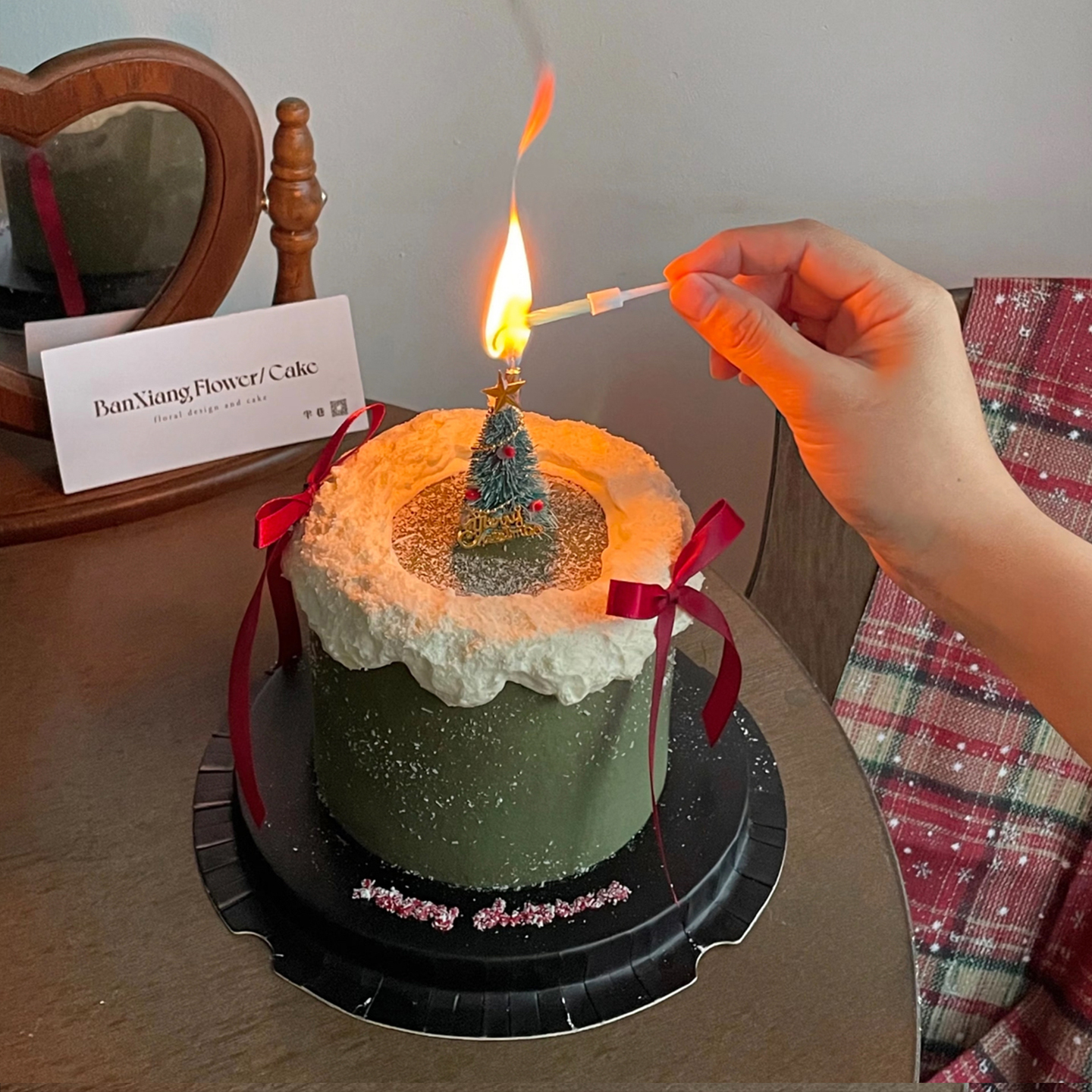 2025圣诞节主题抹茶色奶油蛋糕