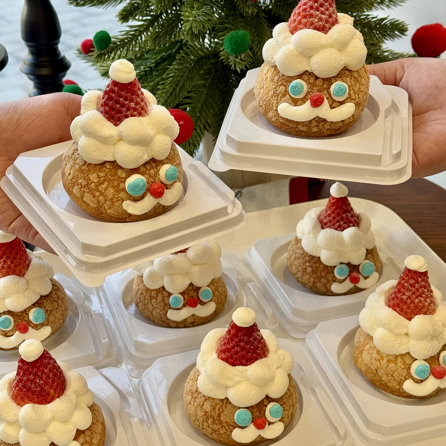 爆款圣诞节主题草莓酥皮泡芙蛋糕