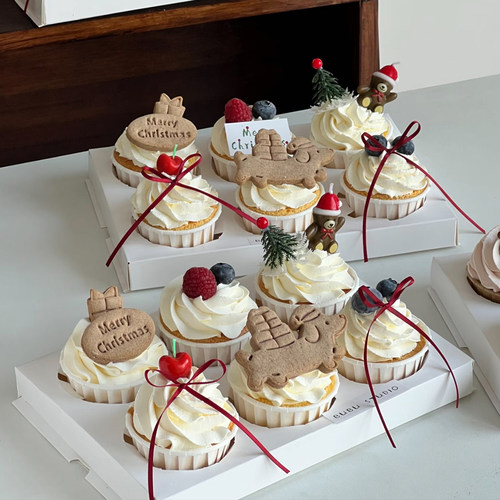 2025圣诞节主题纸杯蛋糕装饰