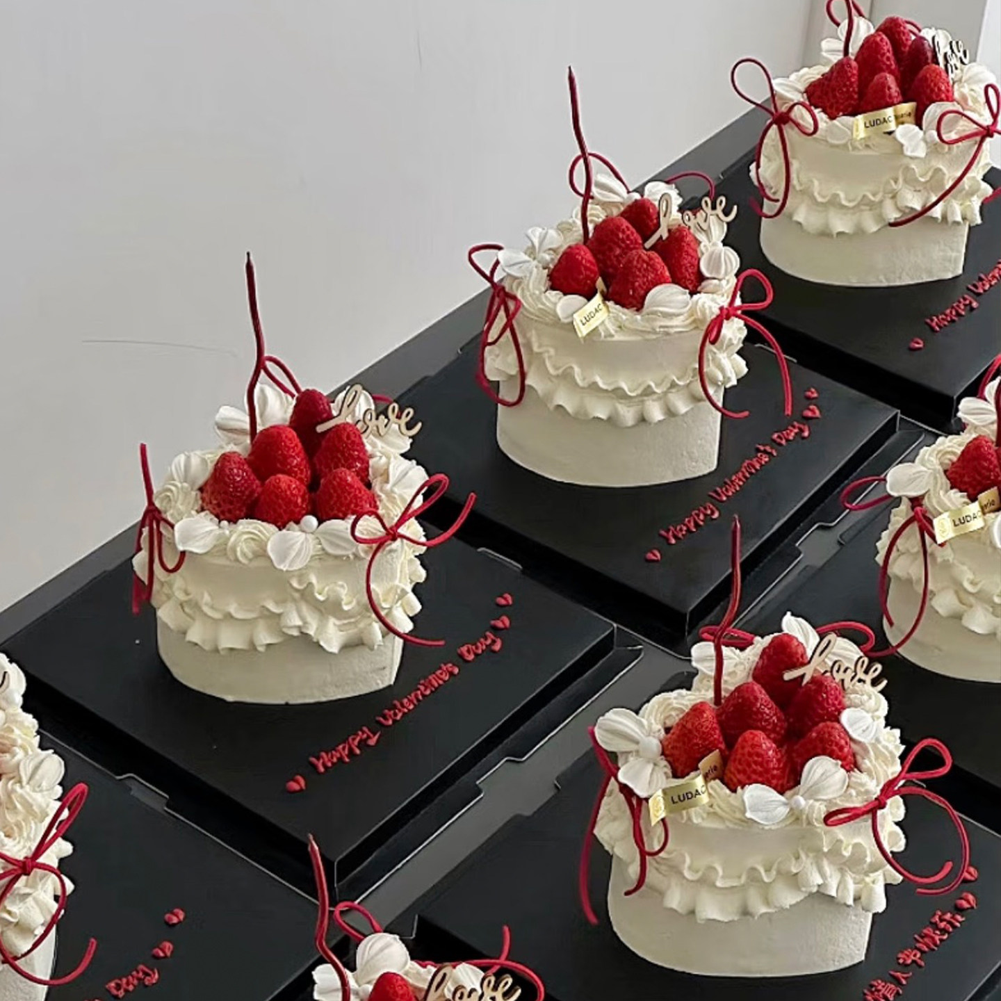 浪漫2.14情人节爱心草莓蛋糕装饰情侣告白DIY蝴蝶结love木片插件,节庆用品/礼品,蛋糕/烘焙装饰用品,淘宝优惠券,粉丝福利购,淘宝优惠卷