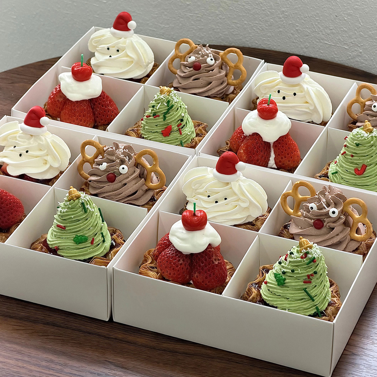 圣诞节氛围感造型草莓蛋挞蛋糕