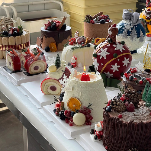 爆款圣诞节主题草莓巧克力蛋糕