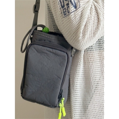 新款保温水壶包户外运动装水杯便携袋男女小型斜挎手机一体包防水