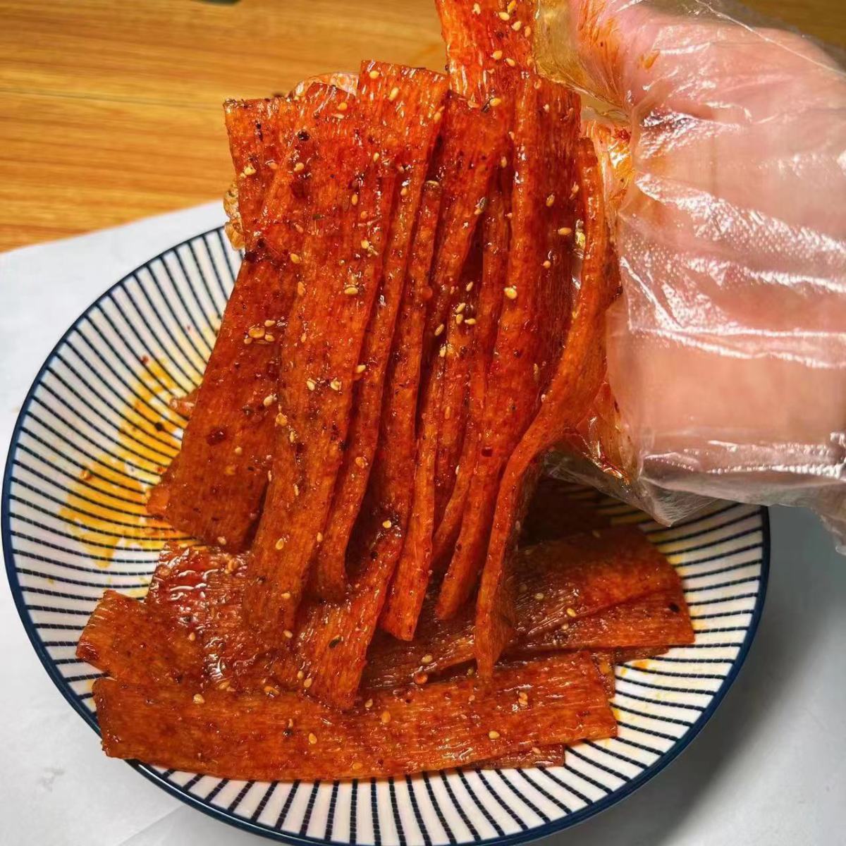 手工麻辣条自制陕西西安特色五香不辣蒜香微辣辣片网红零食