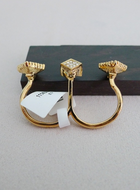 76C-84金色镶钻戒指内径1.8CM