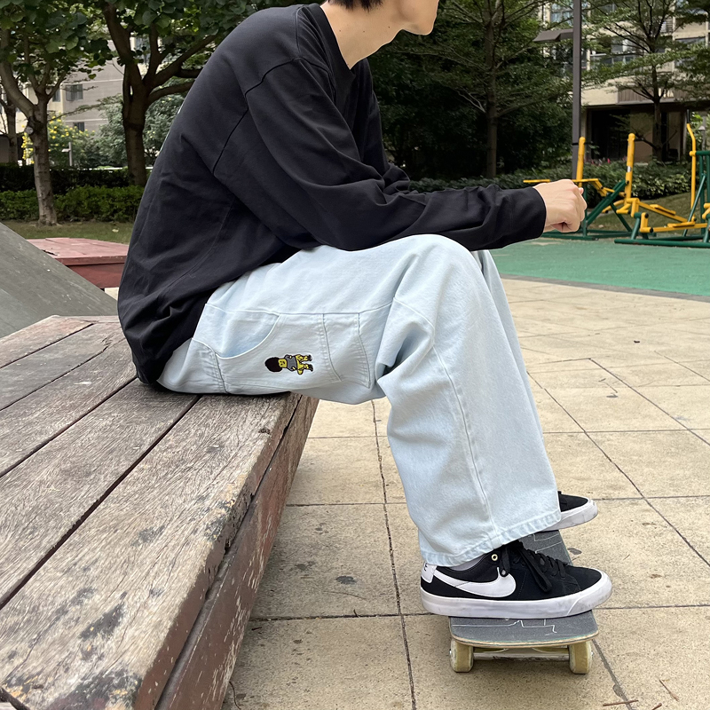 牛仔长裤水洗刺绣侧口袋