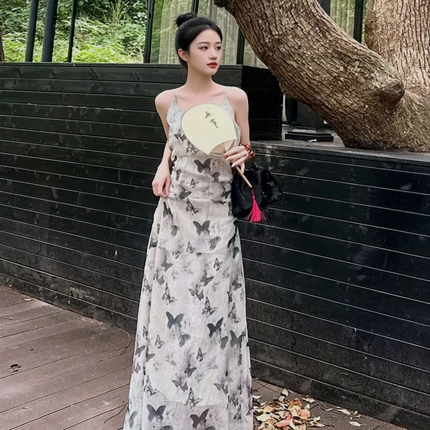 2026年春款上新水墨蝴蝶吊带连衣裙女气质薄款褶皱收腰设计感长裙